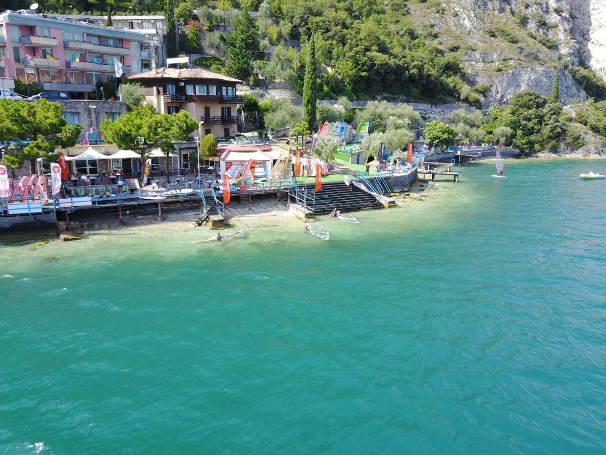 Surf Hotel Pier - Montagnoli Group Лімоне-суль-Гарда Екстер'єр фото