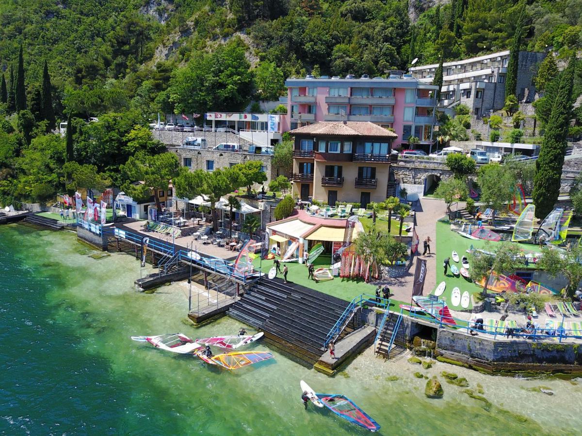 Surf Hotel Pier - Montagnoli Group Лімоне-суль-Гарда Екстер'єр фото