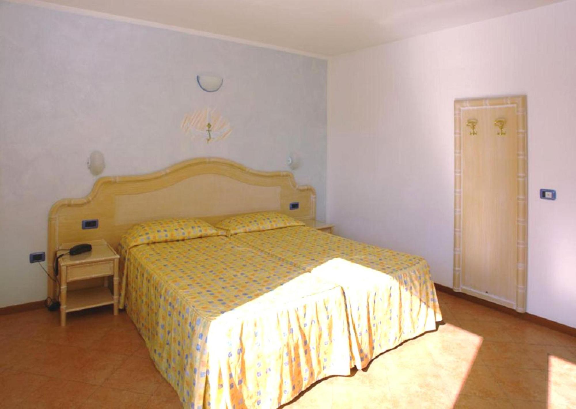 Surf Hotel Pier - Montagnoli Group Лімоне-суль-Гарда Екстер'єр фото