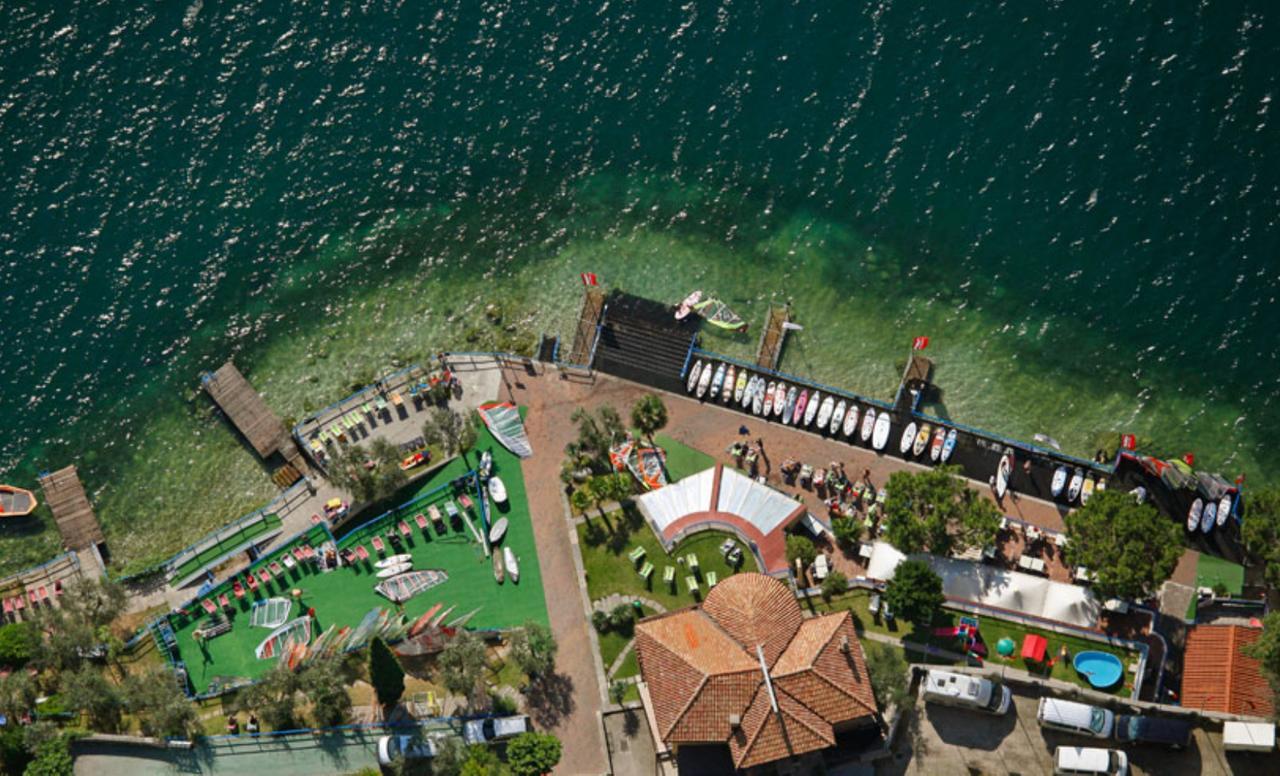 Surf Hotel Pier - Montagnoli Group Лімоне-суль-Гарда Екстер'єр фото