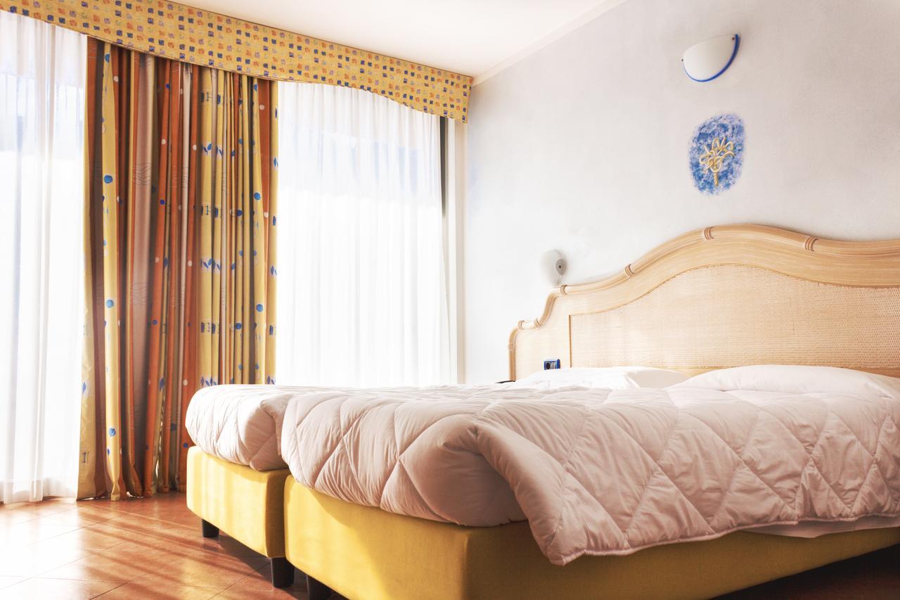 Surf Hotel Pier - Montagnoli Group Лімоне-суль-Гарда Екстер'єр фото