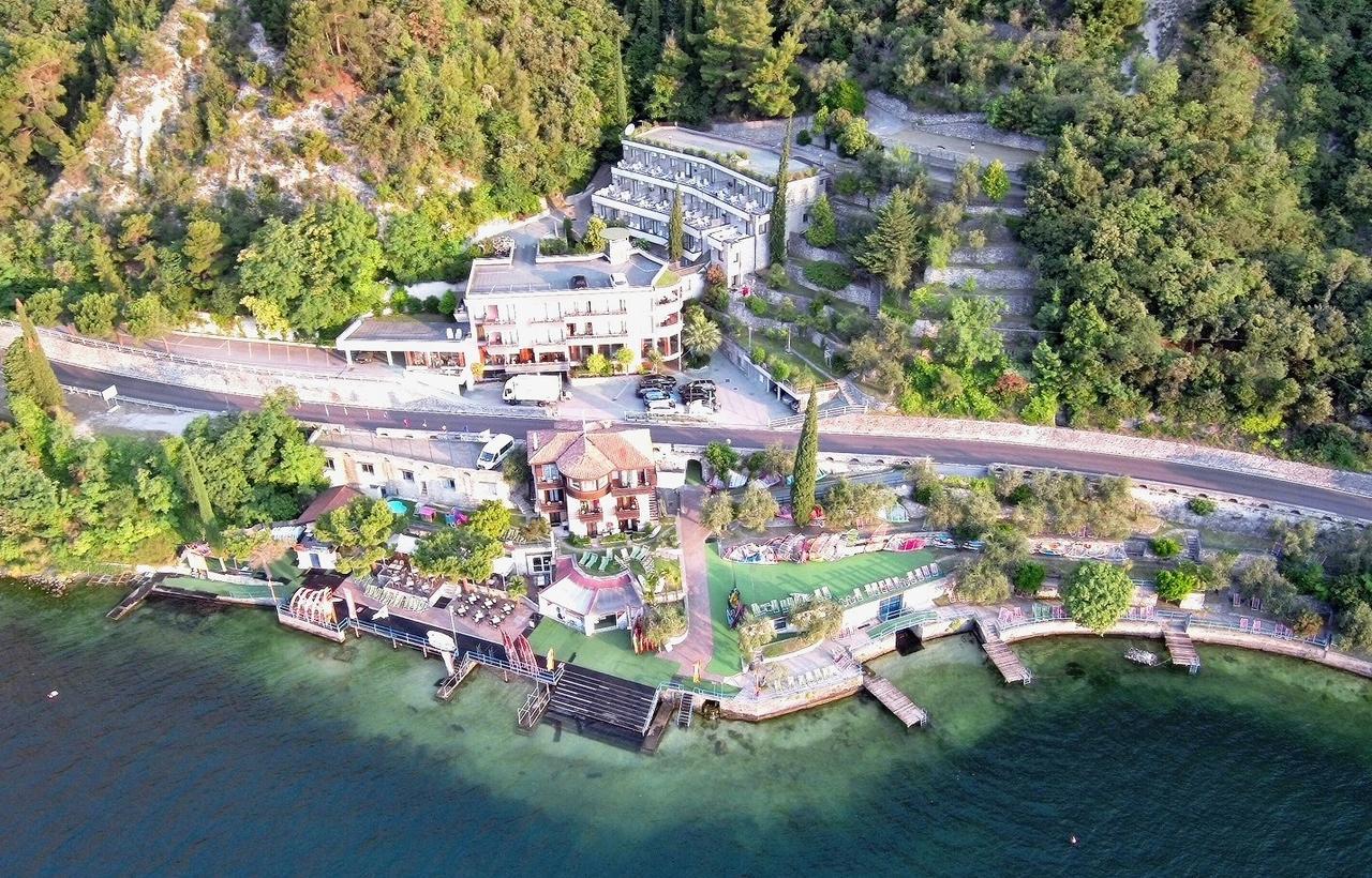Surf Hotel Pier - Montagnoli Group Лімоне-суль-Гарда Екстер'єр фото