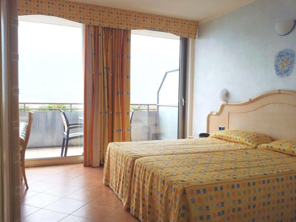 Surf Hotel Pier - Montagnoli Group Лімоне-суль-Гарда Екстер'єр фото