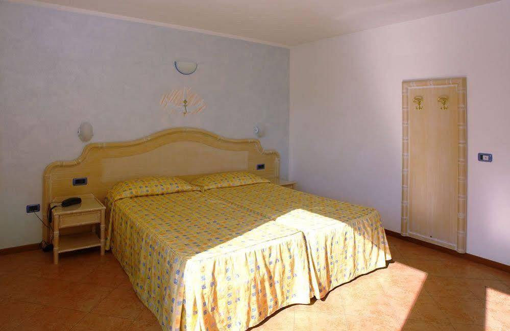 Surf Hotel Pier - Montagnoli Group Лімоне-суль-Гарда Екстер'єр фото